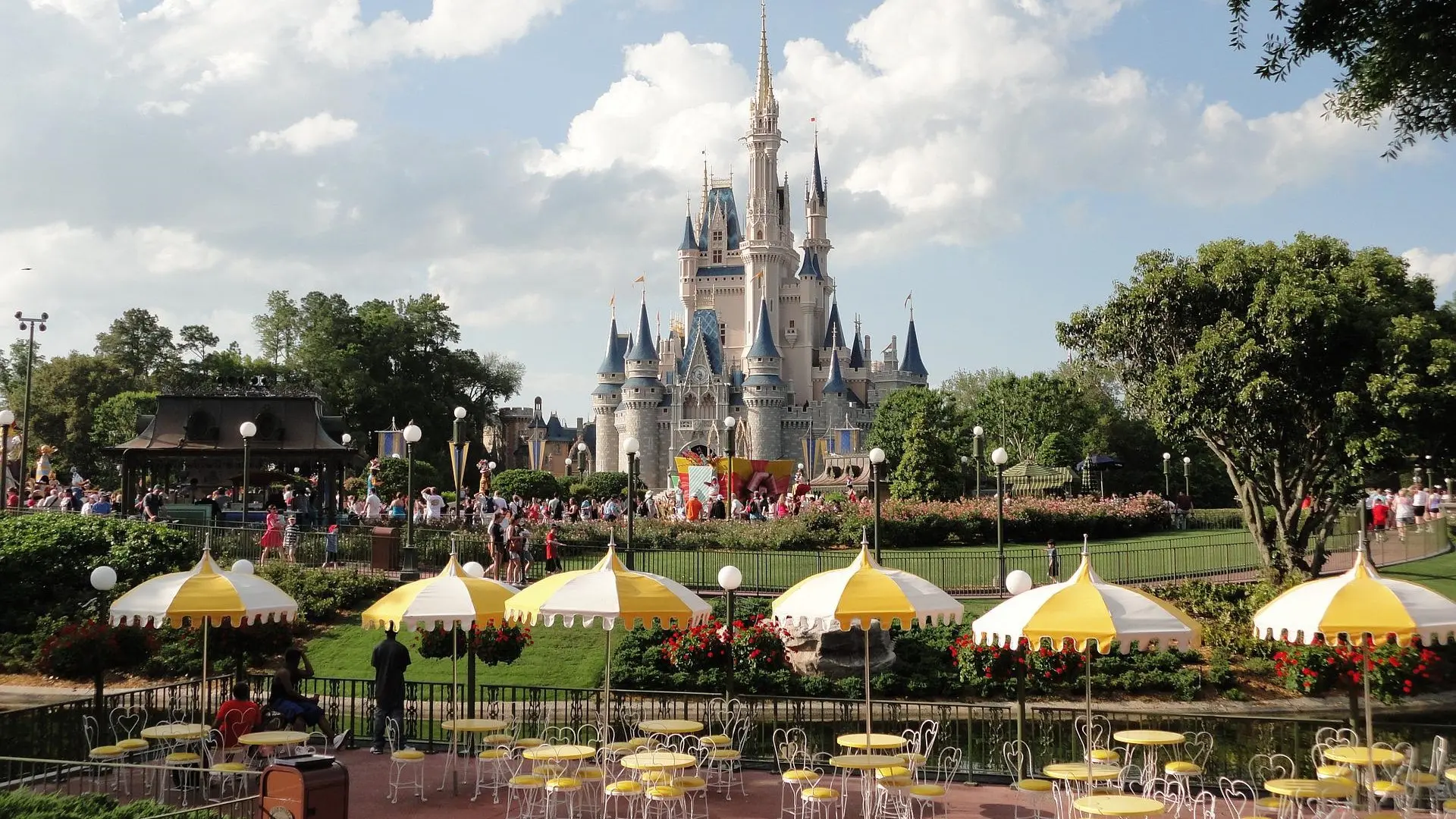 11 Best Disneyland Hotels in the World